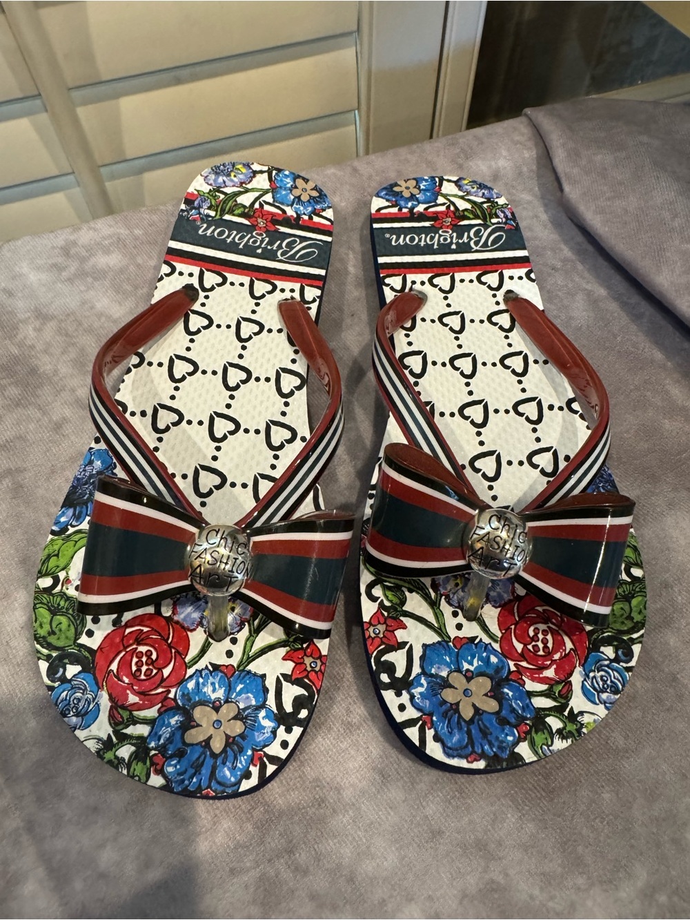 Brighton Pretty Floral Bow Flip Flops - Women's Blue & Red size 7 NWOT‎ - Picture 2 of 3